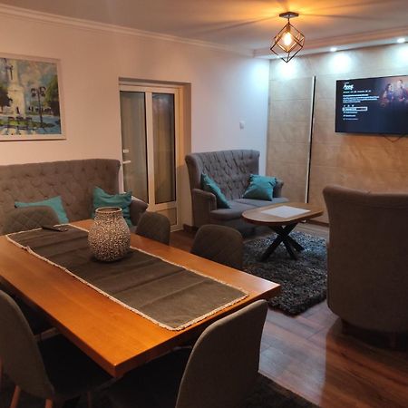 Vila Mila Riverside Apartments Semendire Oda fotoğraf