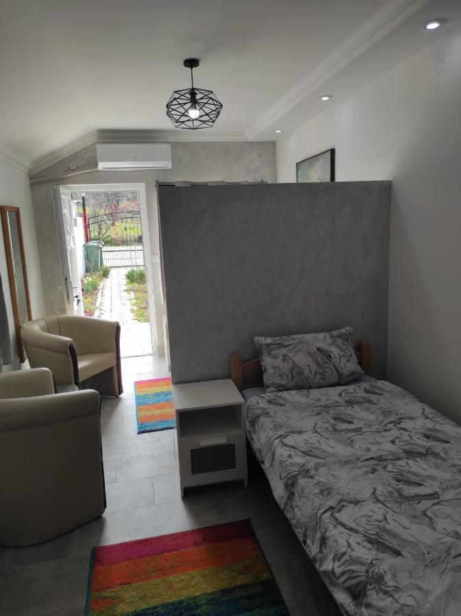 Vila Mila Riverside Apartments Semendire Dış mekan fotoğraf