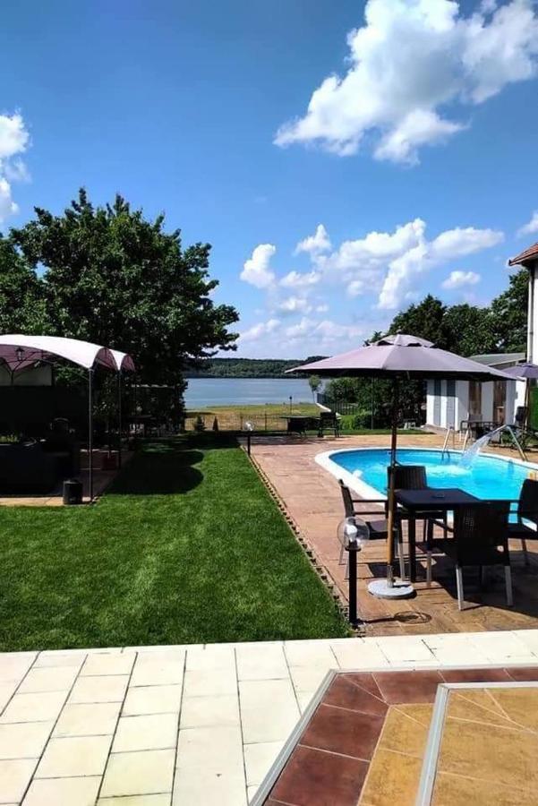 Vila Mila Riverside Apartments Semendire Dış mekan fotoğraf