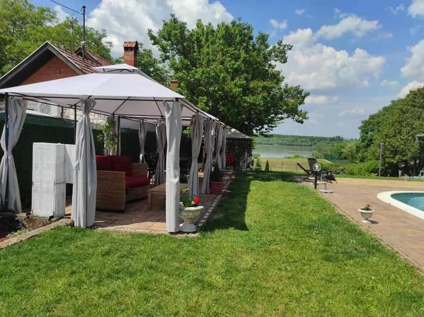 Vila Mila Riverside Apartments Semendire Dış mekan fotoğraf