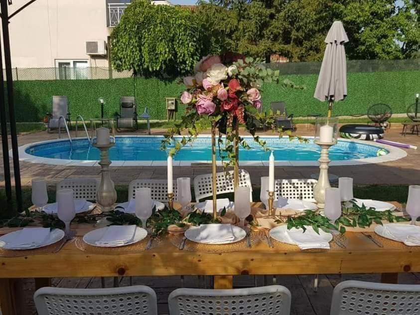 Vila Mila Riverside Apartments Semendire Dış mekan fotoğraf