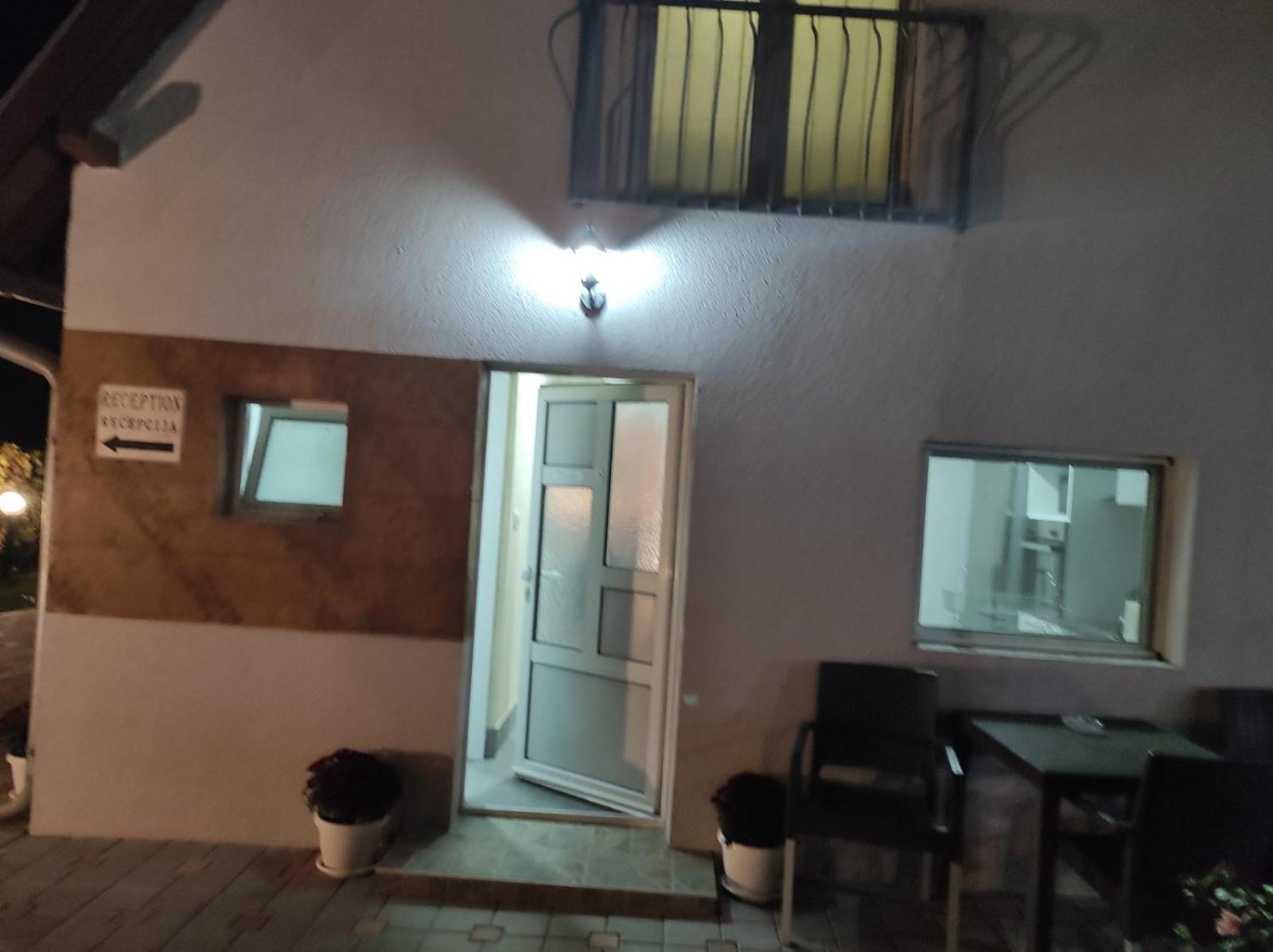 Vila Mila Riverside Apartments Semendire Oda fotoğraf