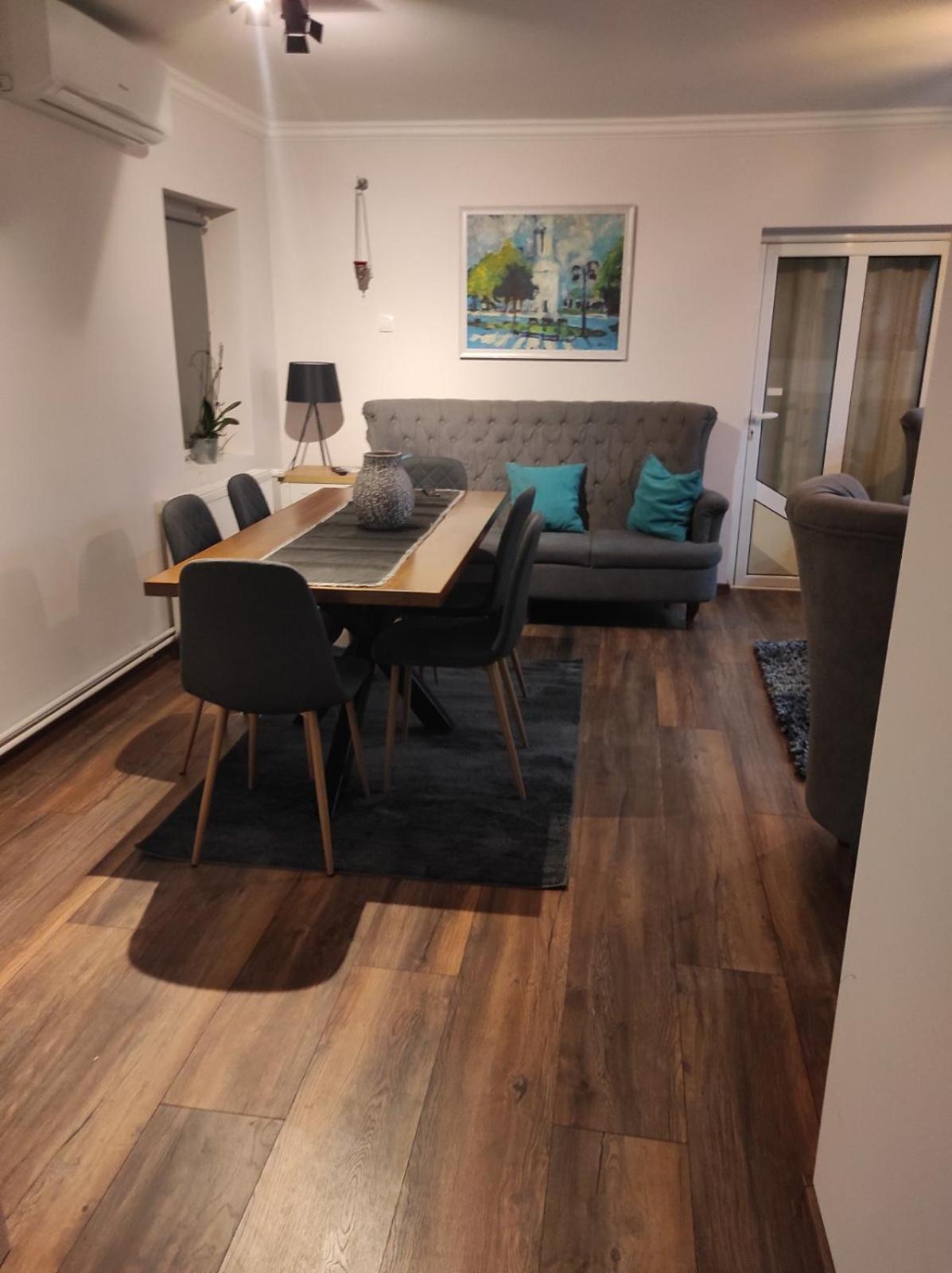 Vila Mila Riverside Apartments Semendire Oda fotoğraf