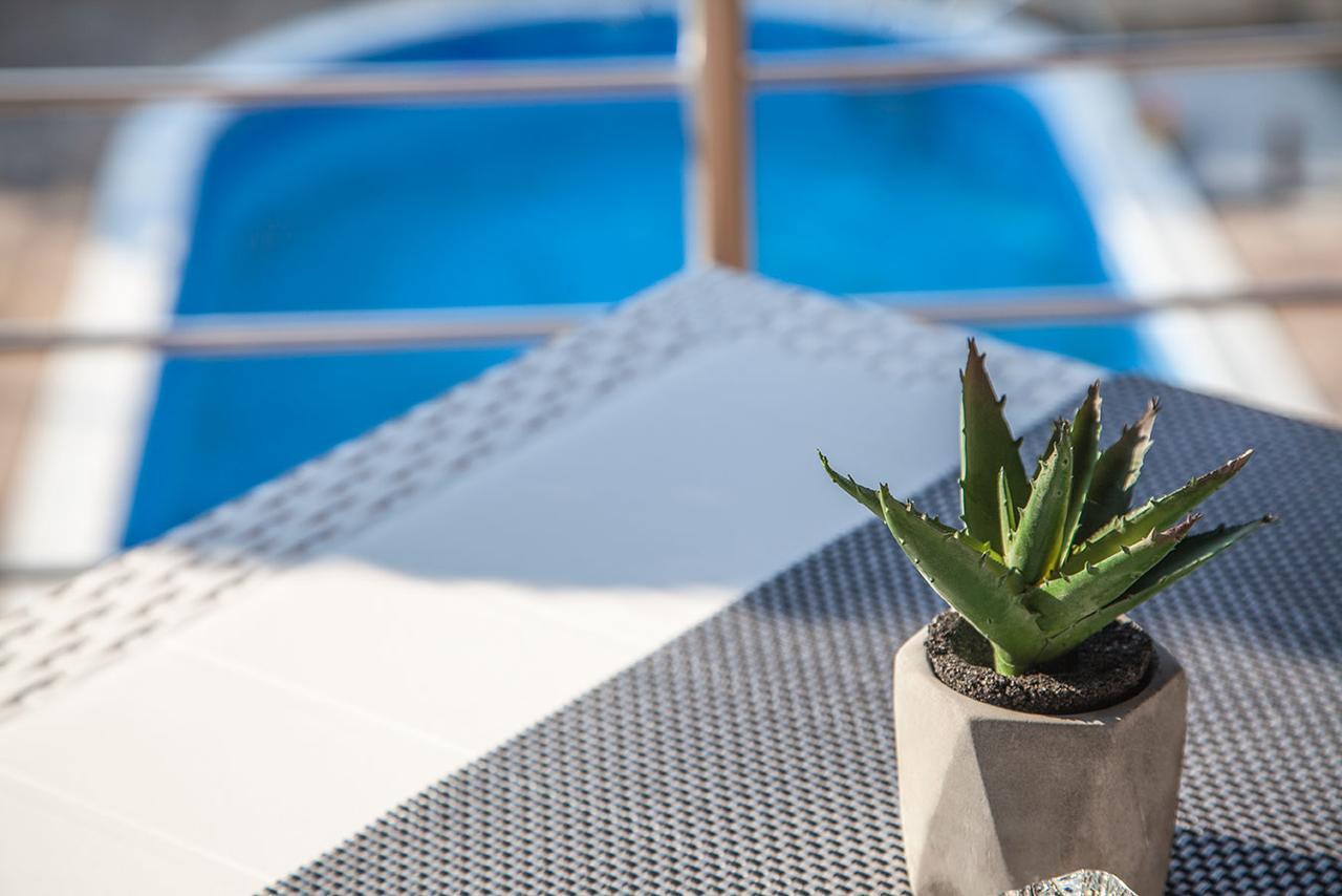 Vila Mila Riverside Apartments Semendire Dış mekan fotoğraf