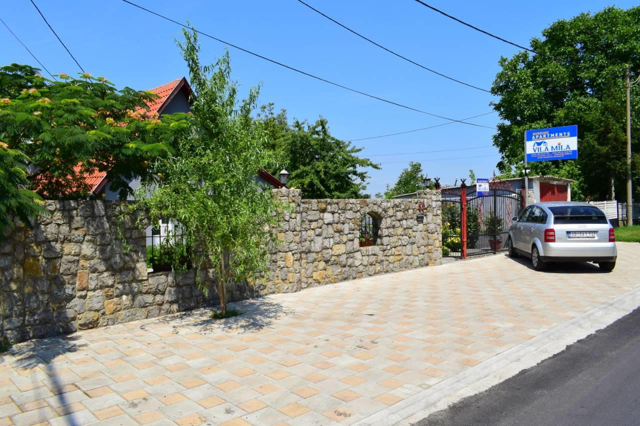 Vila Mila Riverside Apartments Semendire Dış mekan fotoğraf
